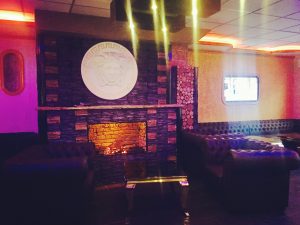 Kamin Loft 44 Lounge Bar Shisha Sofa